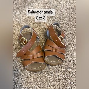 EUC size 3 saltwater sandal!